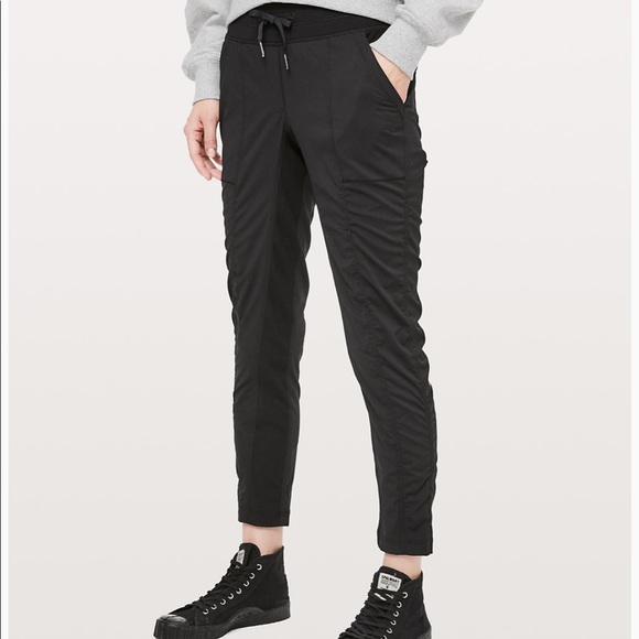 lululemon athletica Pants - Lululemon Cropped 7/8 Studio Pant